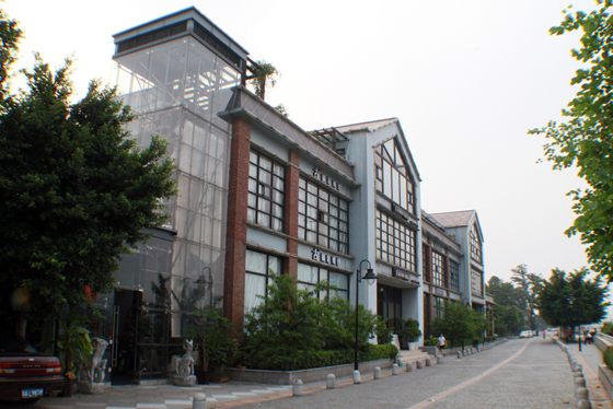 穗珠江岸违建城堡是整治办“整”出来的？